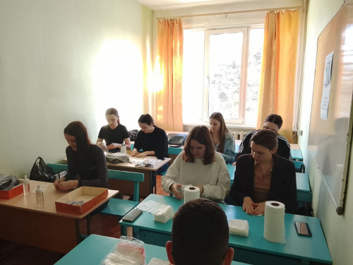 Студенческая мастерская возобновила работу: новый семестр начался с добрых дел для фронта