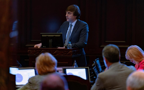 В Министерстве просвещения РФ создадут рабочую группу по введению обязательного ЕГЭ по истории для гуманитарных специальностей