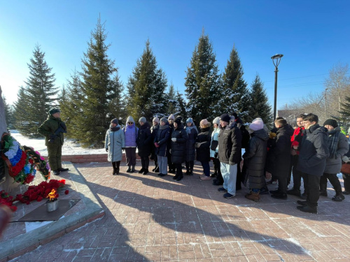 Студенты Куйбышевского филиала ФГБОУ ВО «НГПУ» почтили память россиян, исполнявших служебный долг за пределами Отечества.