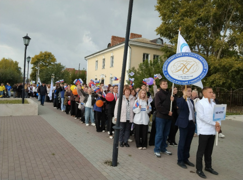 Праздник молодости и единства: студенты КФ НГПУ приняли участие в Параде студентов