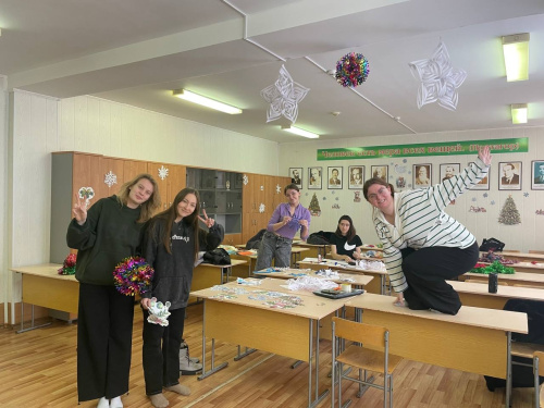 Новогодний декор вдохновляет: подведены итоги Конкурса на лучшее украшение аудитории!