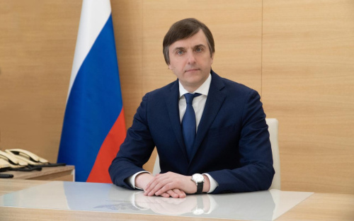 Министр просвещения открыл прямую линию с педагогами в национальном мессенджере